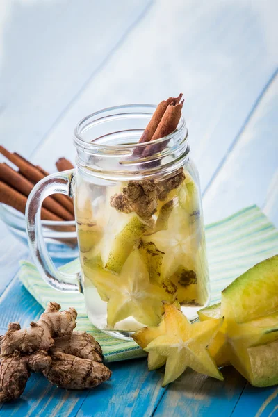 Infused water mix of starfruit, cinnamon and ginger — Stock Photo, Image