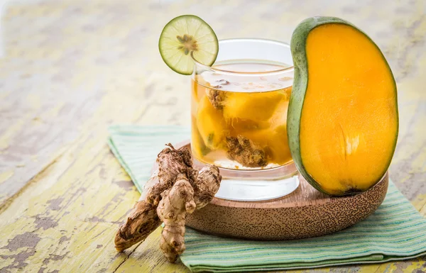 Infused water mix of mango, and ginger — Stock Photo, Image
