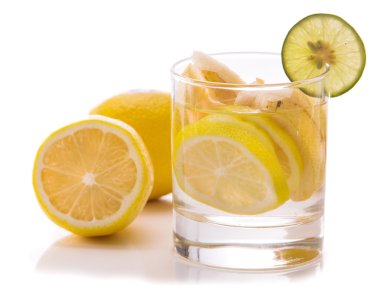 dilimlenmiş limon karışımı su infüzyon