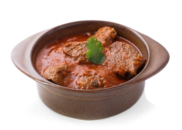 Indiase lam rogan josh geserveerd in aardewerk — Stockfoto