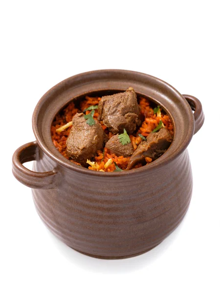 Köstliche indische dum biryani Lamm in Keramik serviert — Stockfoto