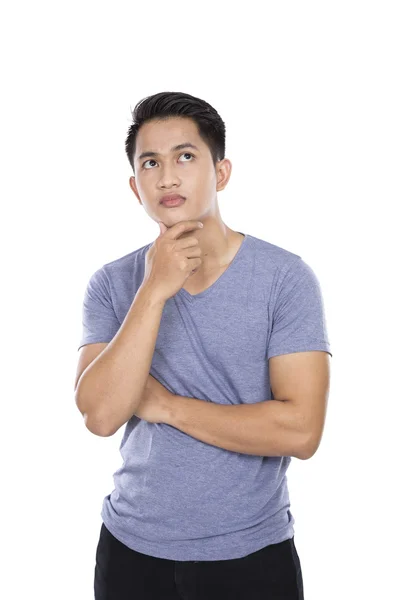 Hombre apoyado en la pared y pensando mirando hacia arriba — Foto de Stock