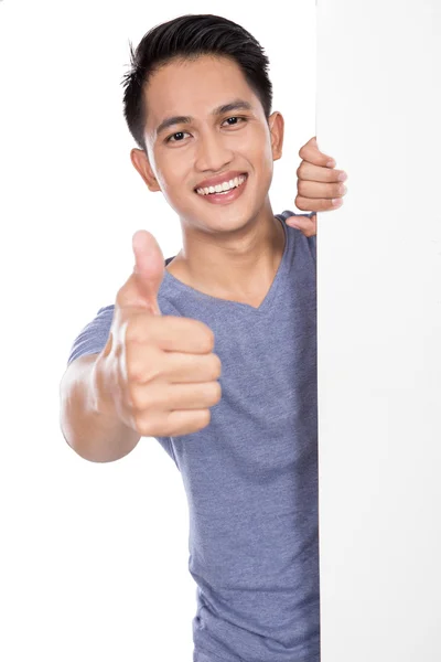 Jovem asiático homem segurando um branco banner — Fotografia de Stock