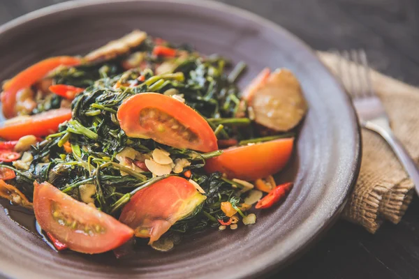 Kale dan tomat aduk-goreng, tutup — Stok Foto