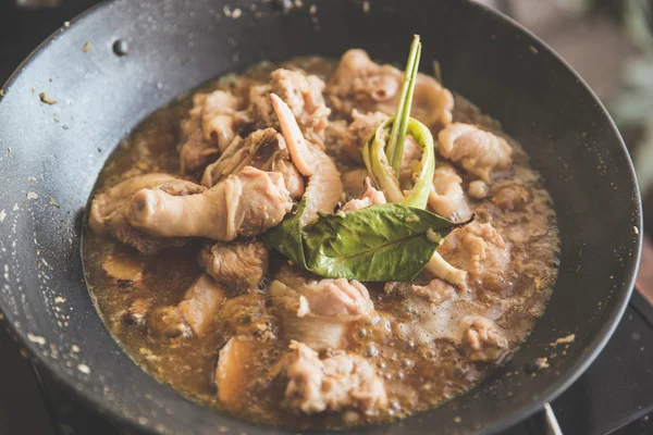 Carne cozida em um molho rico para uma refeição saudável — Fotografia de Stock