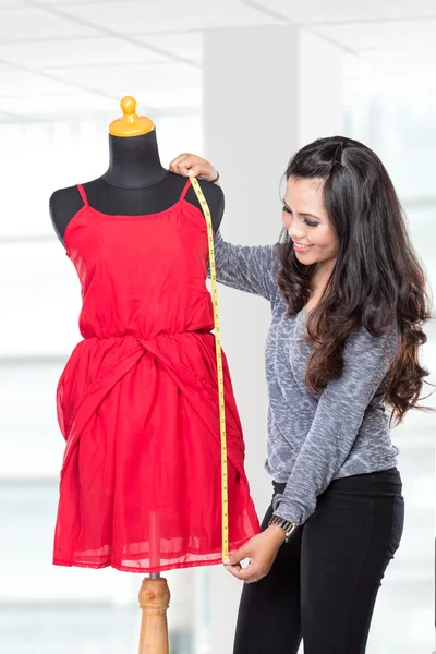 Young asian designer woman measuring and smiling,  look at the c — Stock Photo, Image