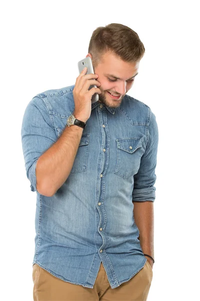 Jonge man praten over de telefoon, geïsoleerd — Stockfoto