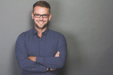 zeki bir genç adam portresi
