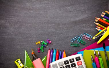 Yazı tahtası üzerinde renkli ileti örneği