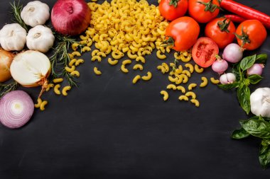 İtalyan makarna sosları malzemelerle