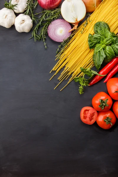 Ingredientes espaguete italiano — Fotografia de Stock