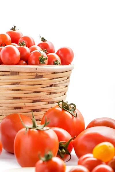 Tomaten en cherry tomaten — Stockfoto