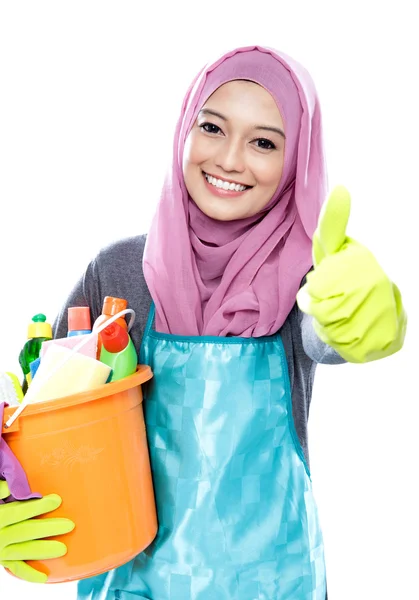 Housewife wearing hijab holding bucket full of cleaning supplies — Stock fotografie