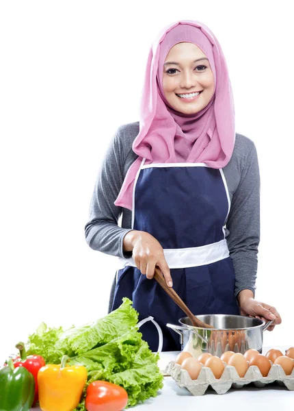 Young smiling housewife preparing making soup for dinner — Stockfoto