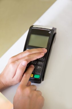 Edc (elektronik veri yakalama) makine el üstünde acele şifre