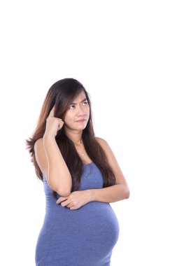 Asyalı hamile kadın bakmak ve düşünmek