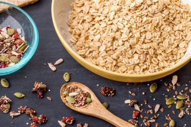 yulaf ezmesi ve kahvaltı için sağlıklı tahıllar