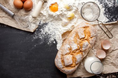 ev yapımı glutten ücretsiz ekmek malzemelerle