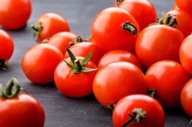 kiraz domates yığını