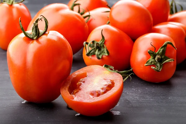 Tomates vermelhos frescos — Fotografia de Stock