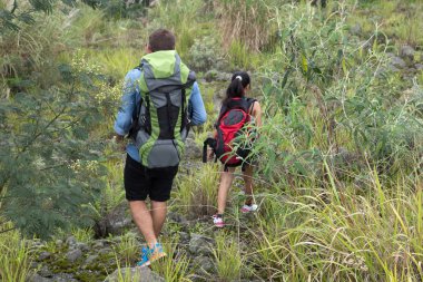 Çift birlikte trekking git