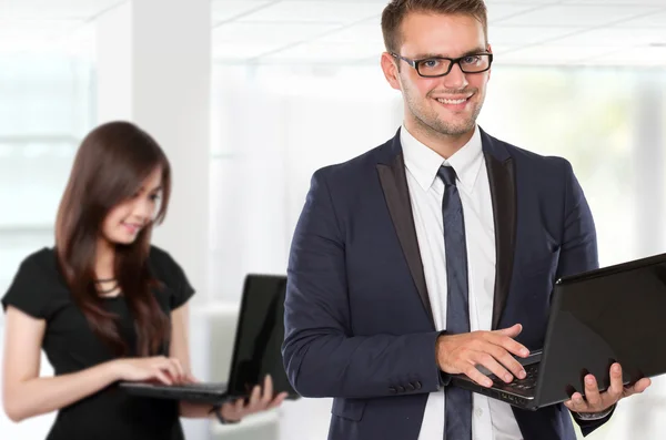 Junge asiatische Geschäftsleute — Stockfoto