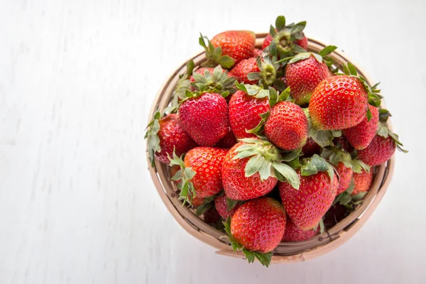 Fresh strawberries in rattan basket — Stock Photo, Image