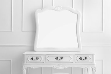 vintage vanity tablo üç çekmece ve ayna ile ayarla