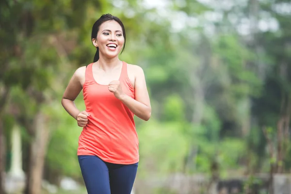 Mujer corriendo al aire libre —  Fotos de Stock