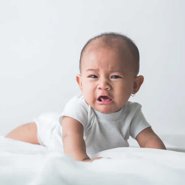 Bebé infeliz llorando en voz alta — Foto de Stock