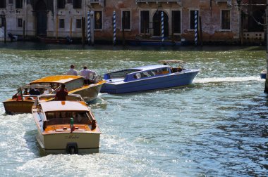 Venedik Büyük Kanalı 'nda tekneler