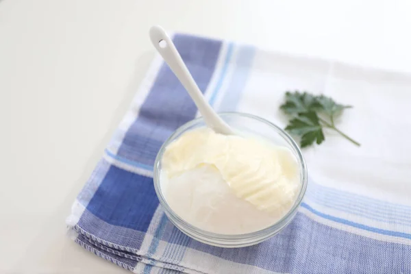 Yogurt Alami Atau Yoghurt Dengan Krim Dan Mint — Stok Foto