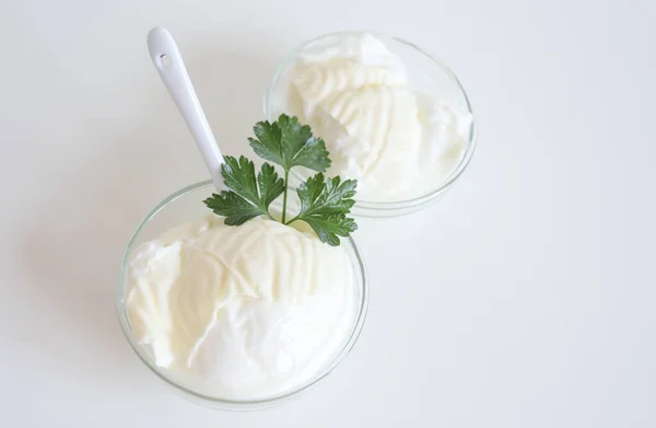 Naturlig Yoghurt Eller Yoghurt Med Grädde Och Persilja — Stockfoto