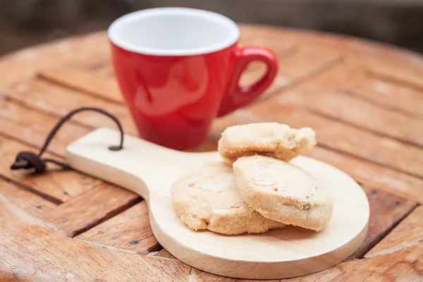 Cashew-Kekse mit Kaffeetasse — Stockfoto