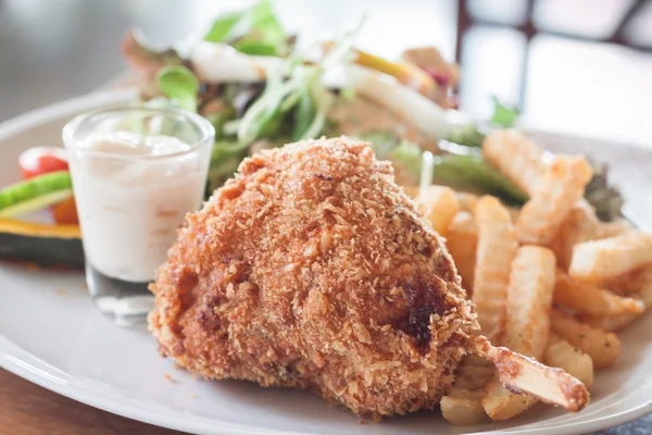 Deep chicken fried with salad — Stock Photo, Image