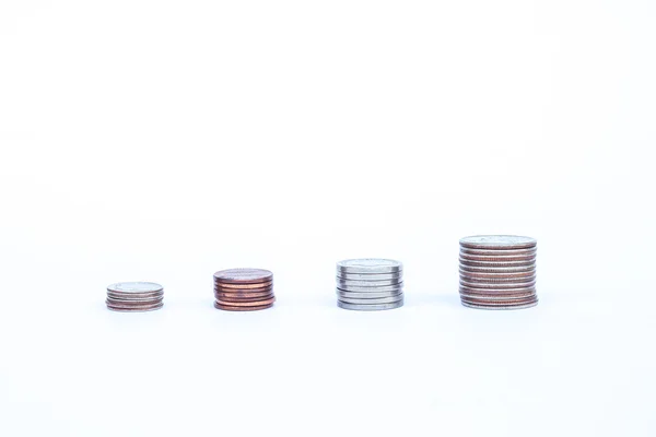 Dinheiro moeda crescente gráfico com fundo branco — Fotografia de Stock