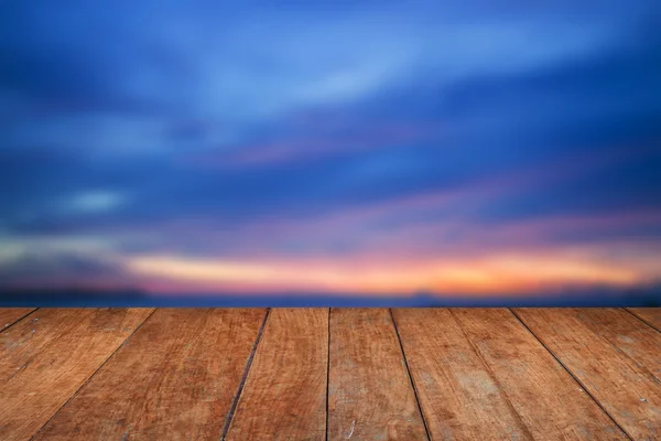 Modré nebe a dřevěnou podlahu pozadí — Stock fotografie