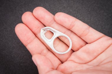 Yüzük çekme açacağı yandan vintage filtresiyle kutular