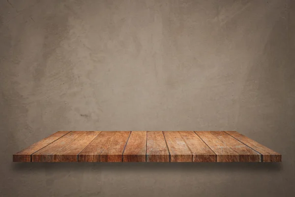 Top di mensola in legno su sfondo di cemento — Foto Stock