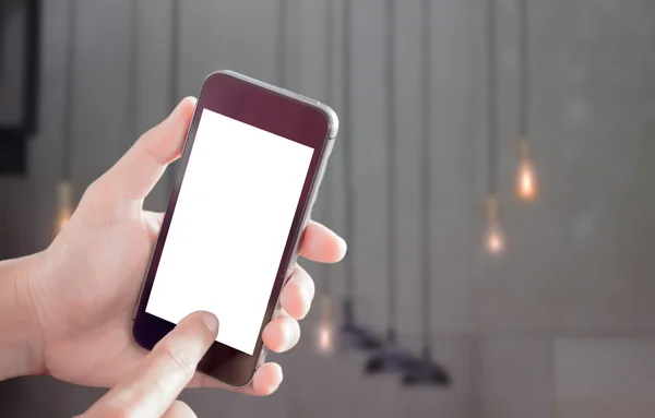 Ruka držící chytrý telefon s světle rozostřeného pozadí — Stock fotografie