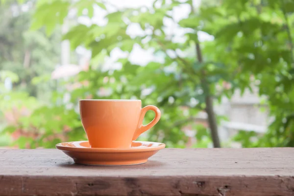 Orange coffee cup on tabletop — Stock Photo, Image