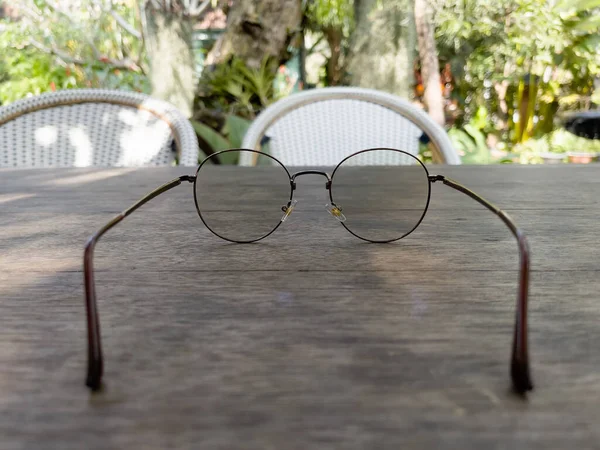 Gafas Graduadas Vieja Mesa Madera Foto Stock —  Fotos de Stock