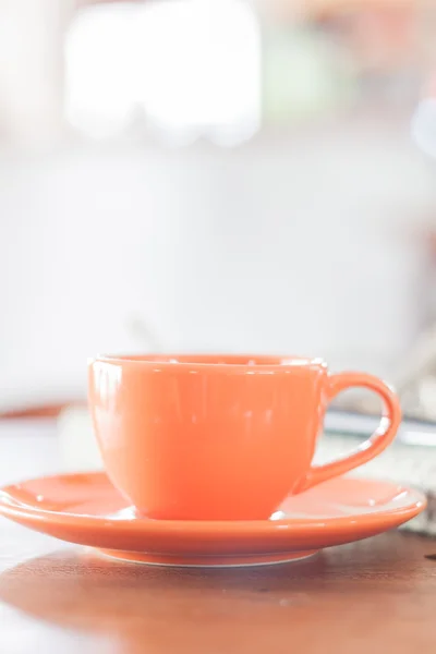 Mini taza de café naranja en la cafetería — Foto de Stock