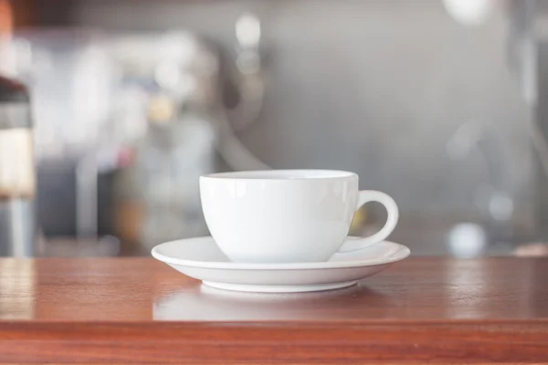 Taza de café blanco en la cafetería —  Fotos de Stock