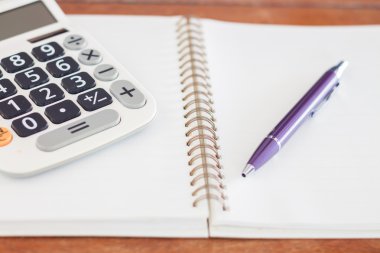 Boş defter kalem ahşap tablo ile