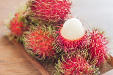 Taze rambutans wodden tepsi