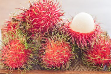 Taze rambutans wodden tepsi