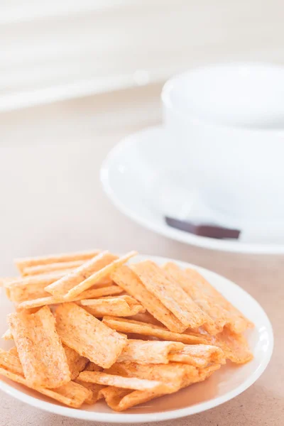 Snack on white plate with coffee cup — Stock Photo, Image