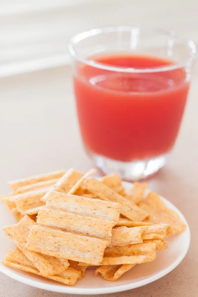 Snack on white plate with fruit punch — Stock Photo, Image