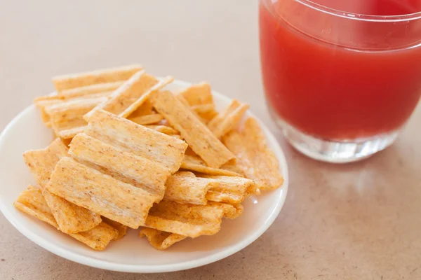 Snack on white plate with fruit punch — Stock Photo, Image